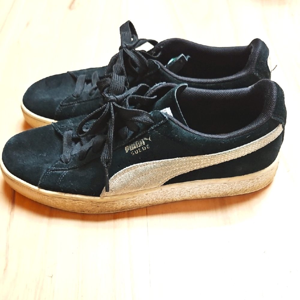 Puma Suede Sneakers in Black with White Stripe 2016 Sz. 8.5 35546201 Tennis Shoe